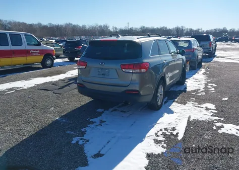 2017 Kia Sorento 2.4L Lx z USA, uszkodzony, nr VIN 5XYPG4A34HG237980